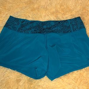 turquoise lululemon shorts